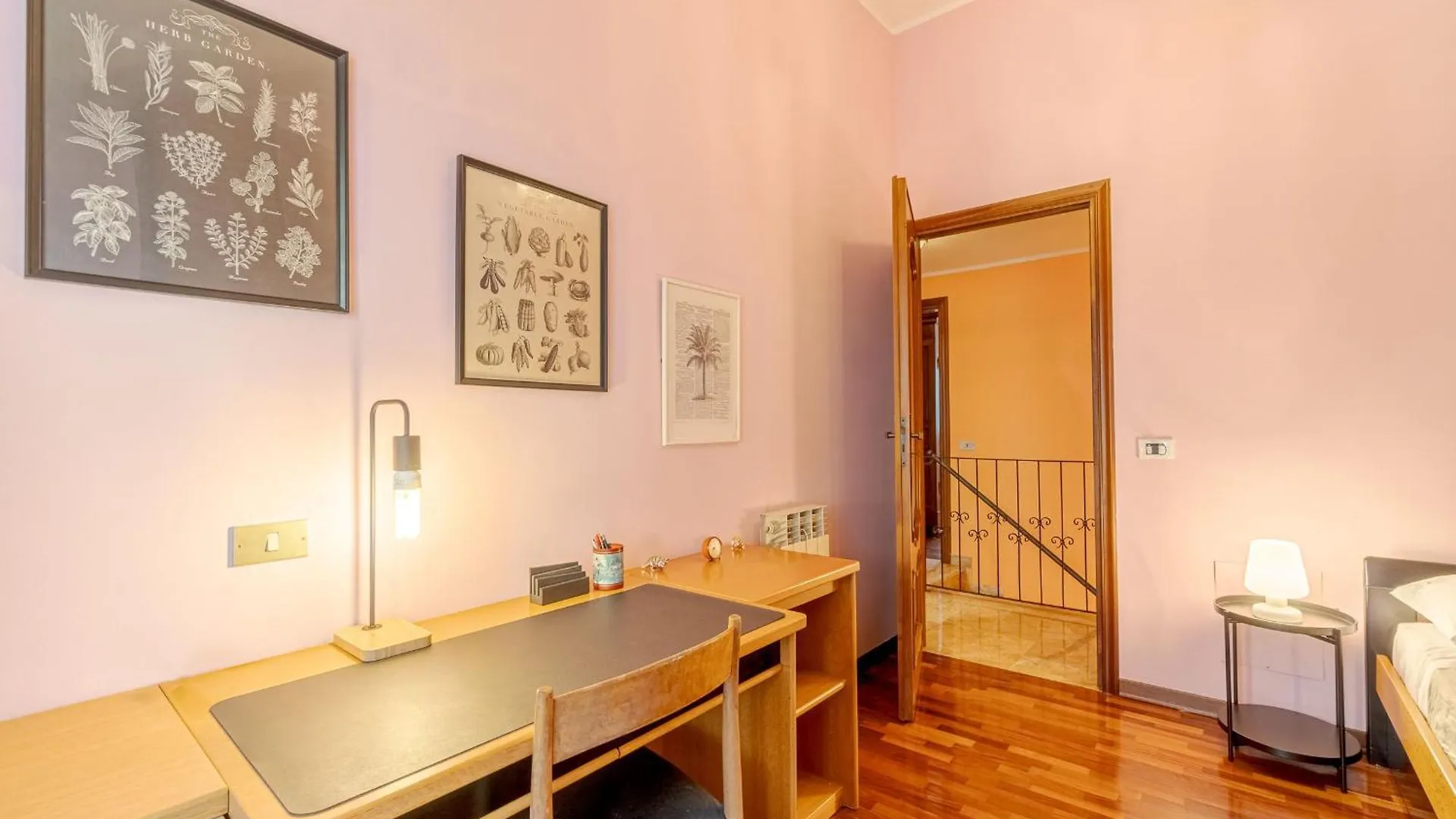 Colle Degli Ometti Vintage Chic Flat Apartment Genoa Italy