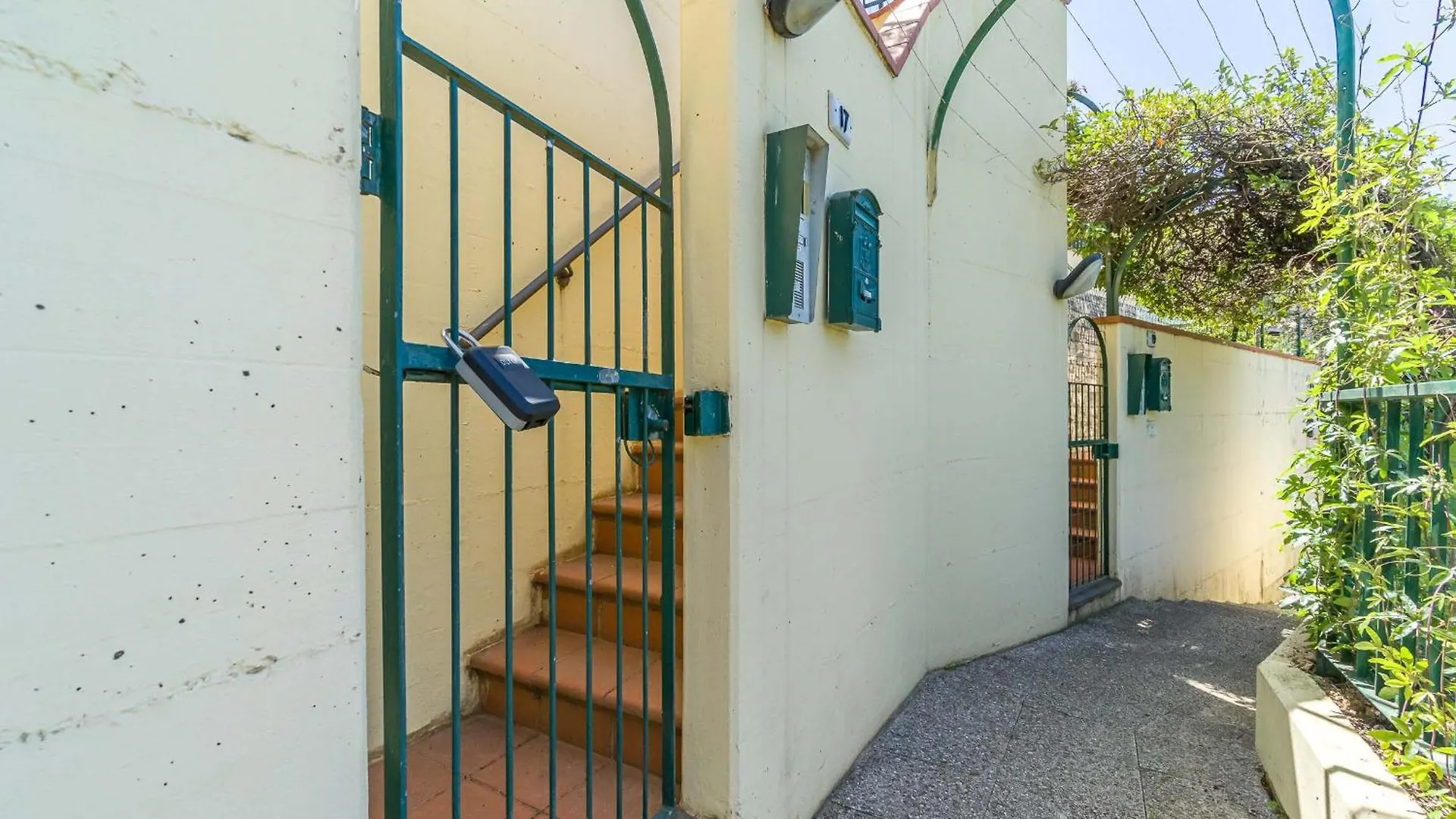 Colle Degli Ometti Vintage Chic Flat Apartment Genoa Italy
